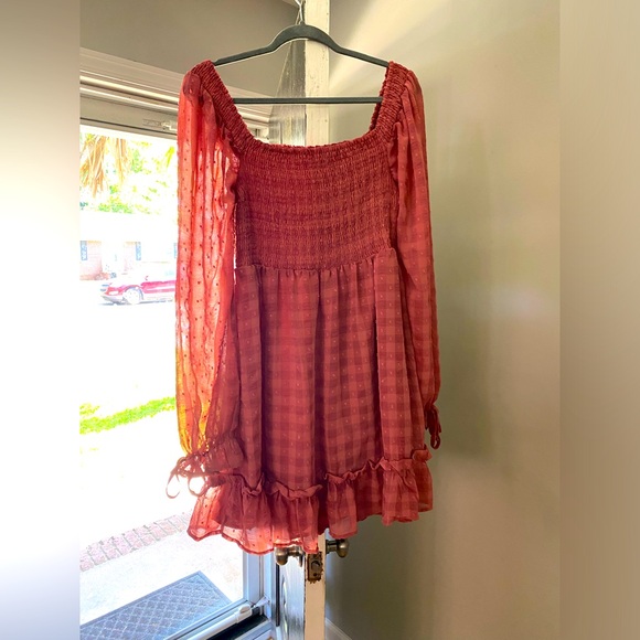 Mauve dress with fun billowy sleeves. - Picture 2 of 3